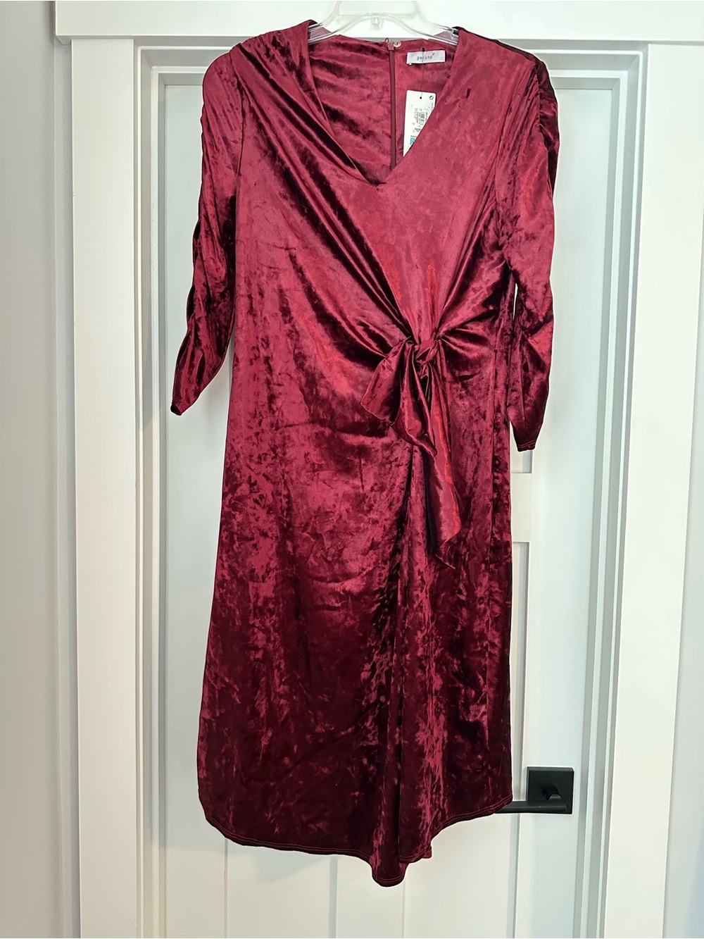 per una Burgundy Velvet Long-Sleeve Tie-Waist Dress